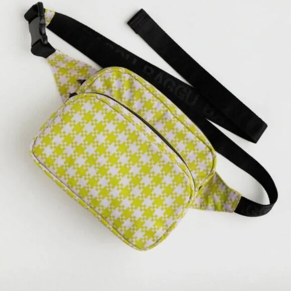 NWT Baggu Fanny Pack Pink Pistachio Pixel Gingham - Picture 1 of 2
